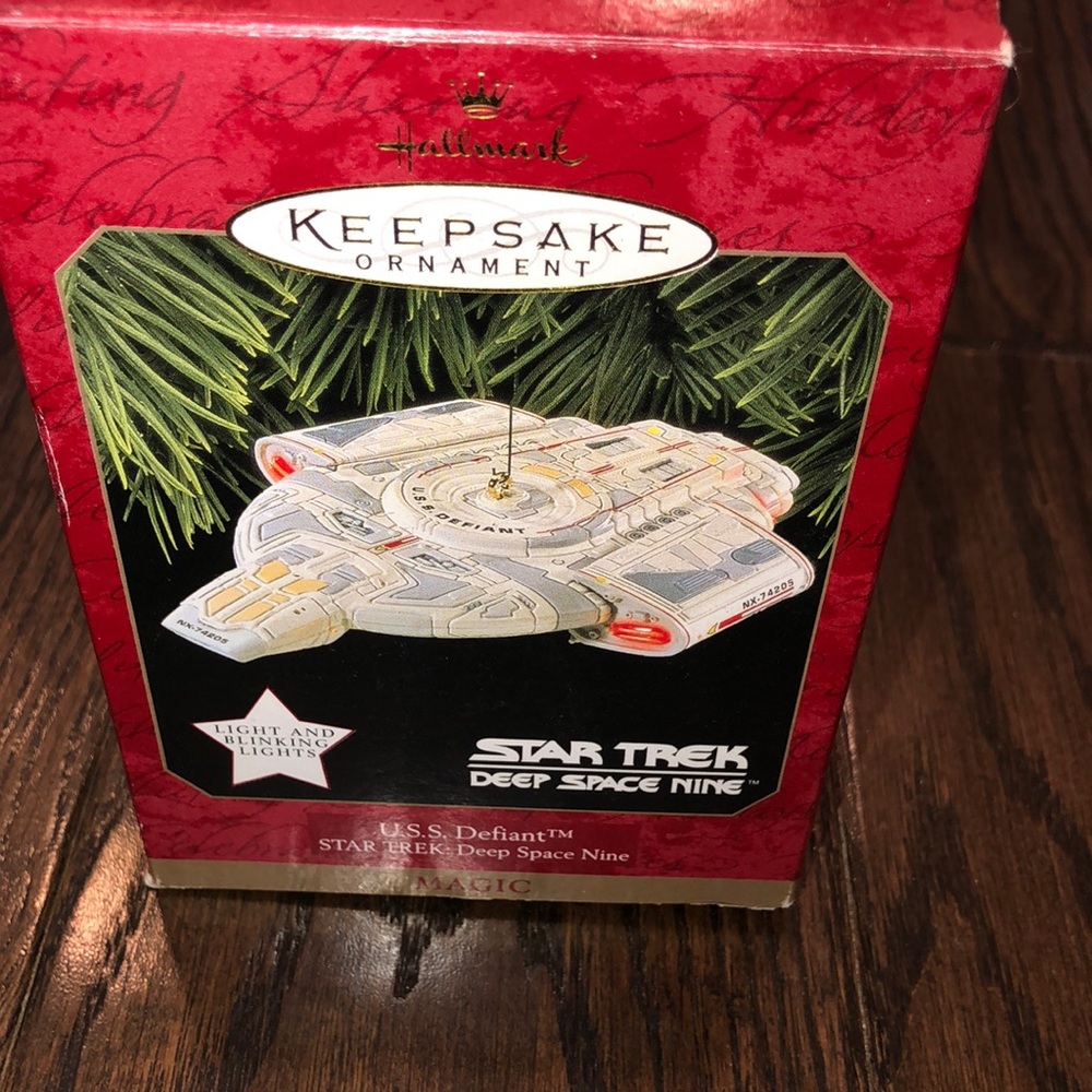 Hallmark keepsake ornament Star Trek deep space nine USS Defiant